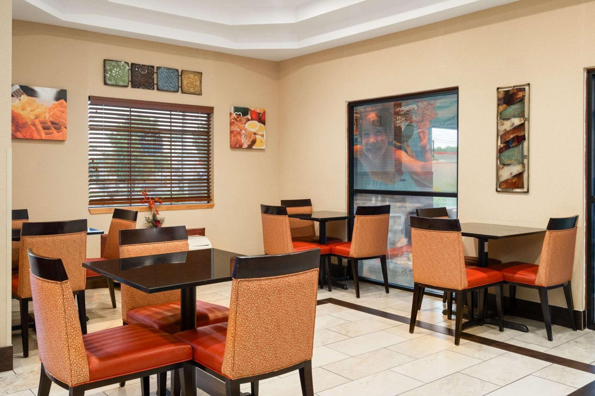 Hotel Ramada By Wyndham Locust Grove Esterno foto