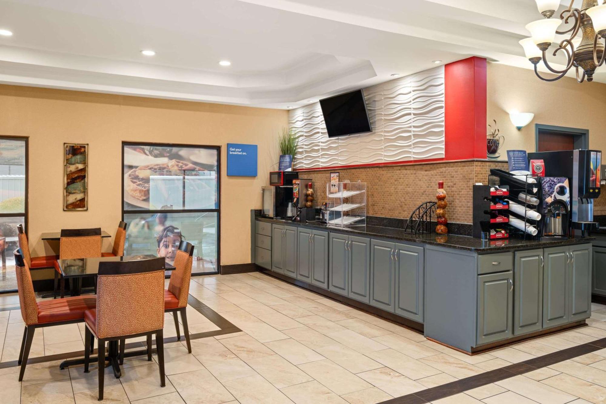 Hotel Ramada By Wyndham Locust Grove Esterno foto